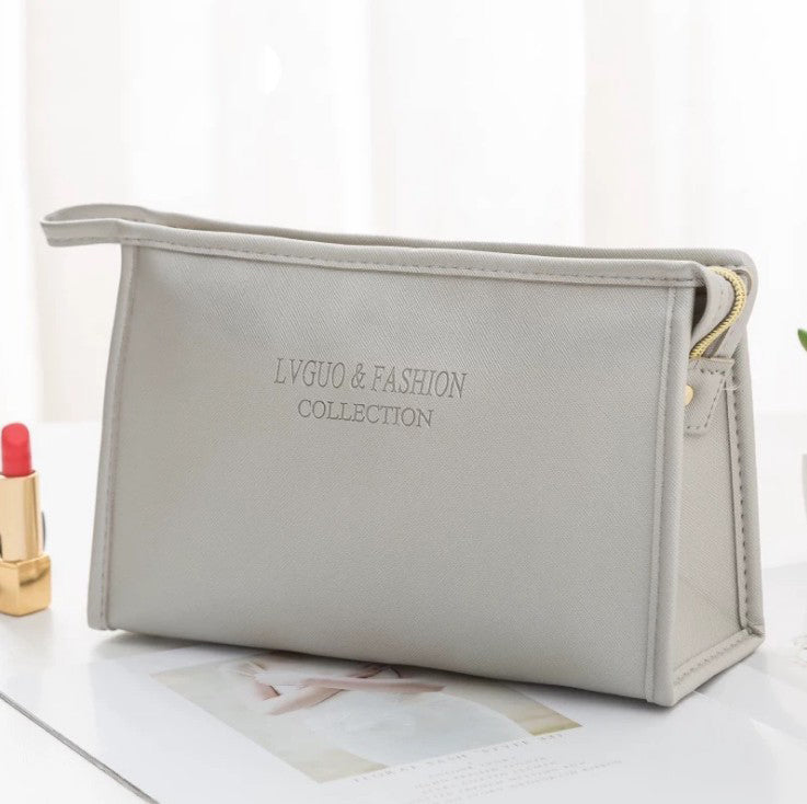Exquisite Portable Makeup Bag — Stylish & Practical Organizer