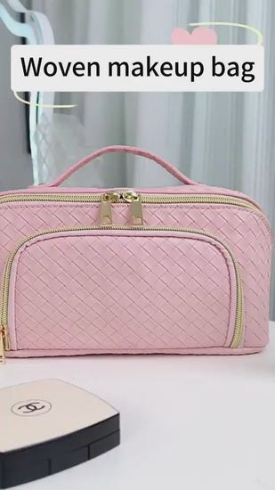 “cosmetics travel bag with waterproof design”